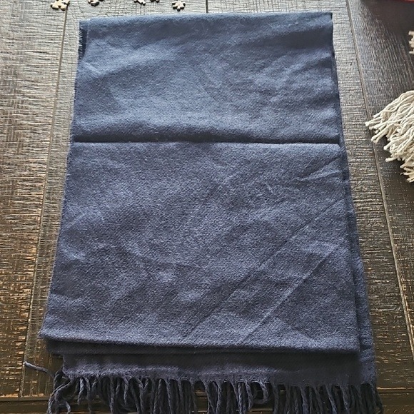 Forever 21 Old Navy Gray and Navy Blue NWT Scarf Bundle with Fringe Hem - Picture 4 of 8